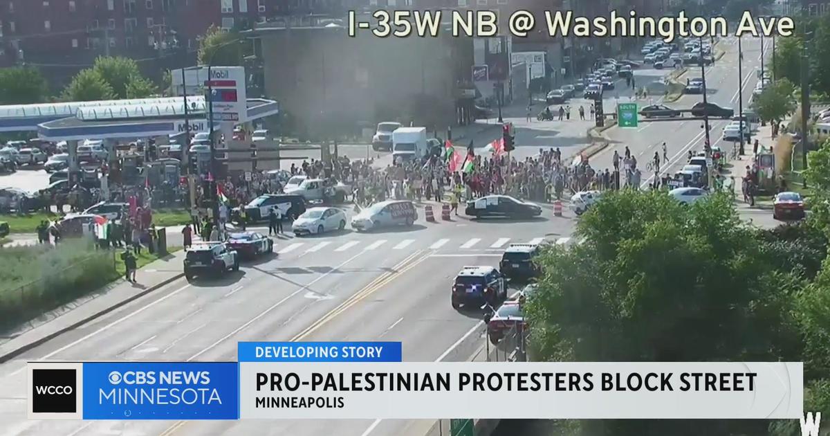 Pro-Palestinian protesters block Minneapolis street
