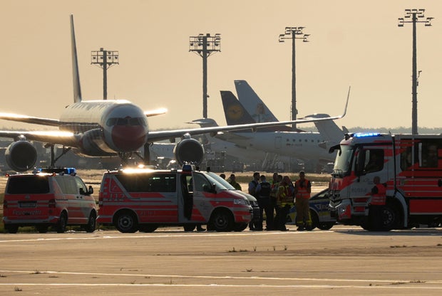 Ativistas da Geração Letzte protestam em aeroporto alemão