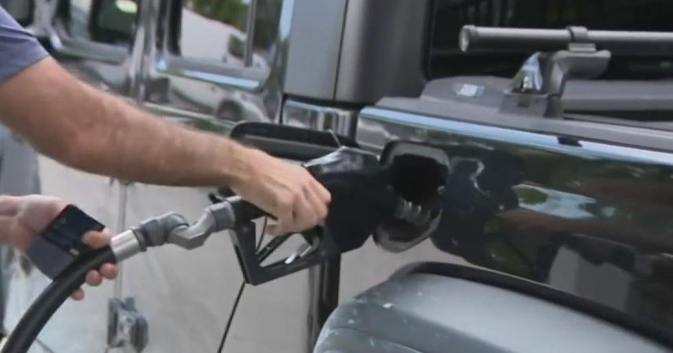 Florida gas prices dip a bit after drop in oil prices Florida gas prices dip a bit after drop in oil prices
