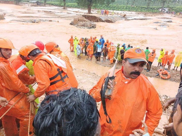 Vários deslizamentos de terra matam pelo menos 24 pessoas na Índia