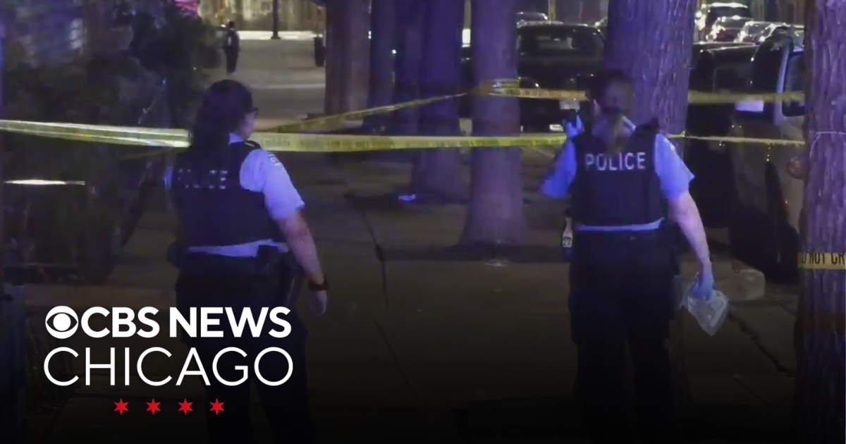Man shot by would-be robber in West Loop - CBS Chicago