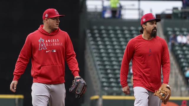 Los Angeles Angels v Seattle Mariners 