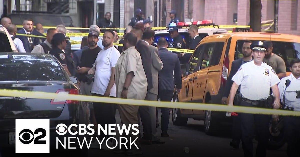 2 NYPD sergeants hurt in Lower Manhattan shooting, sources say - CBS ...