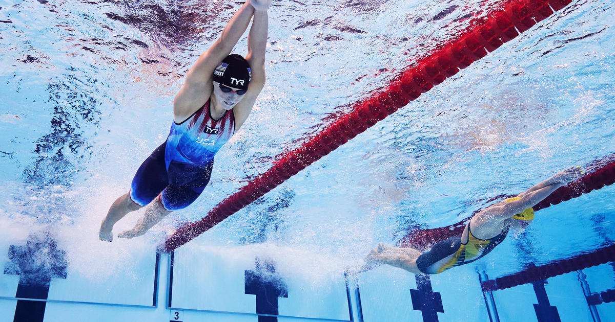 Katie Ledecky swims into history with gold medal in 800 freestyle at