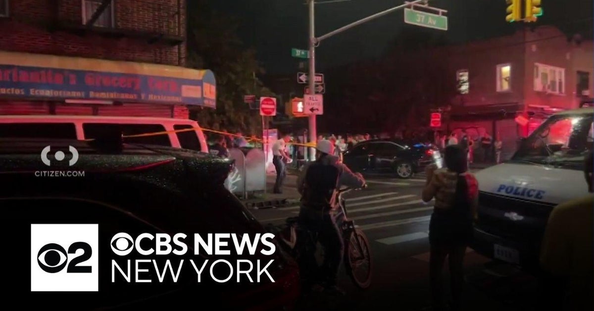 5 stabbed during argument in Queens, NYPD says - CBS New York