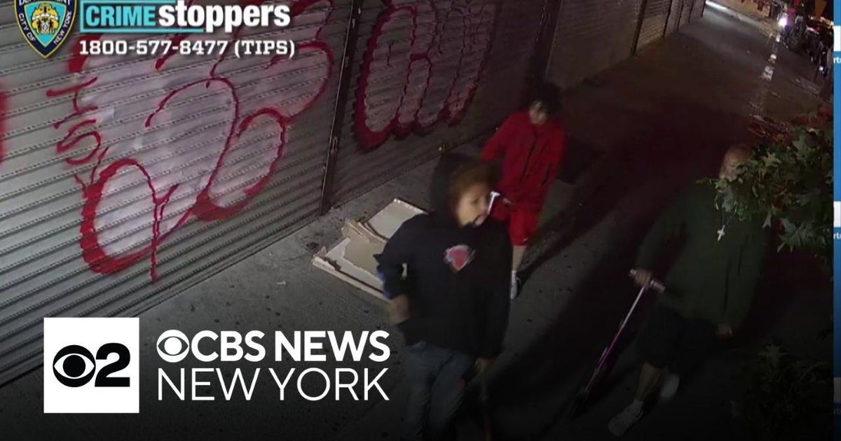 Suspects put 69-year-old man in chokehold during robbery, NYPD says ...