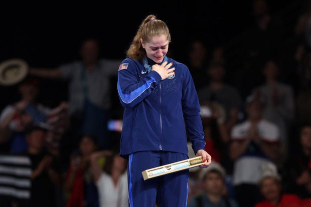 Medalhista de ouro Amit Elor da equipe dos EUA