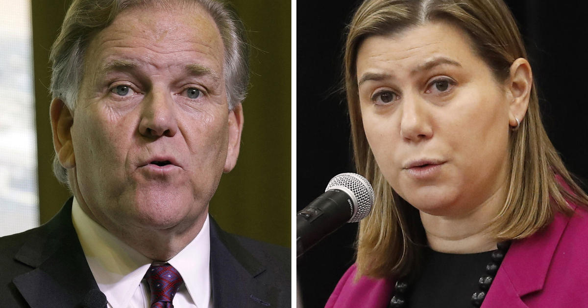 Elissa Slotkin y Mike Rogers ganan las primarias del Senado en Michigan, proyecta CBS News