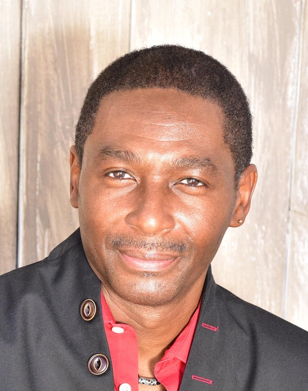 raimundo-santos-headshot.jpg