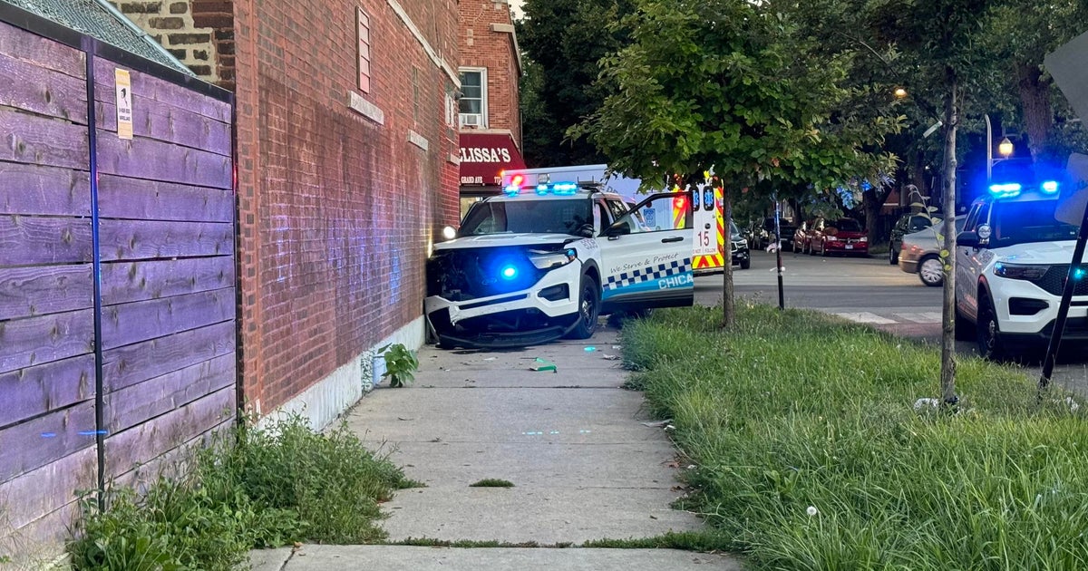 2 Chicago Police officers, third person injured in crash on Chicago's ...