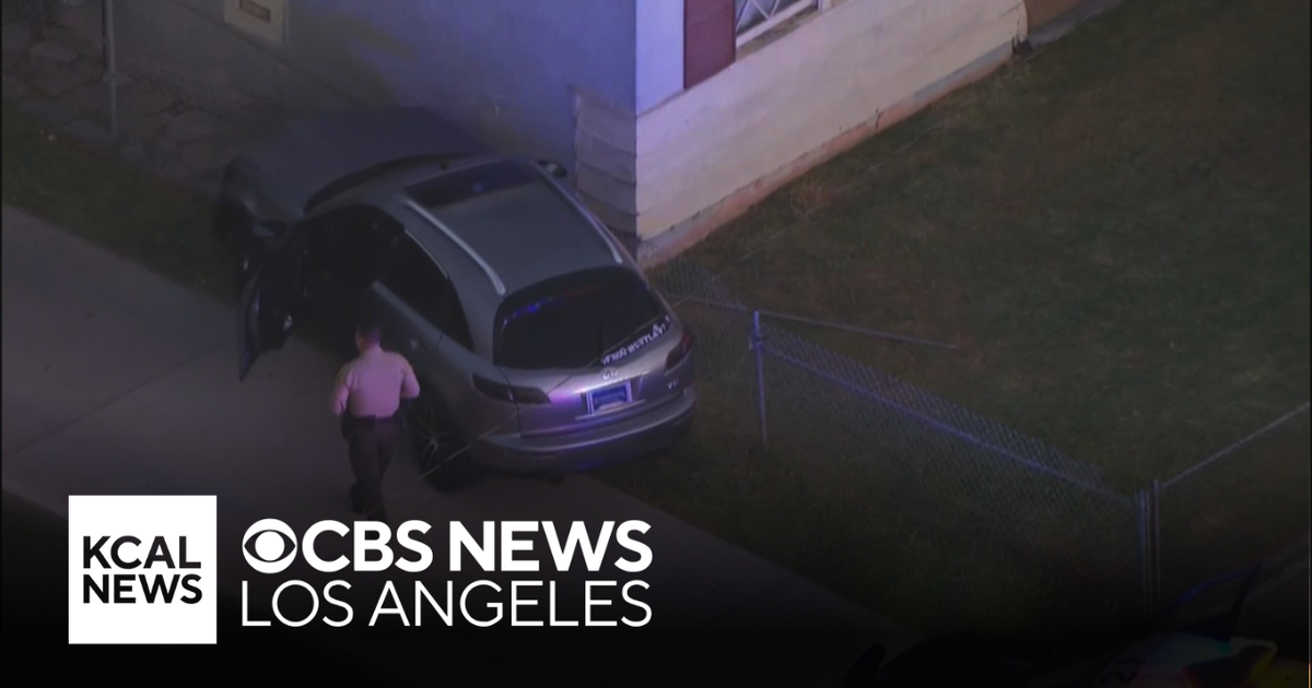Pursuit suspect crashes into fence and clips Lynwood home - CBS Los Angeles