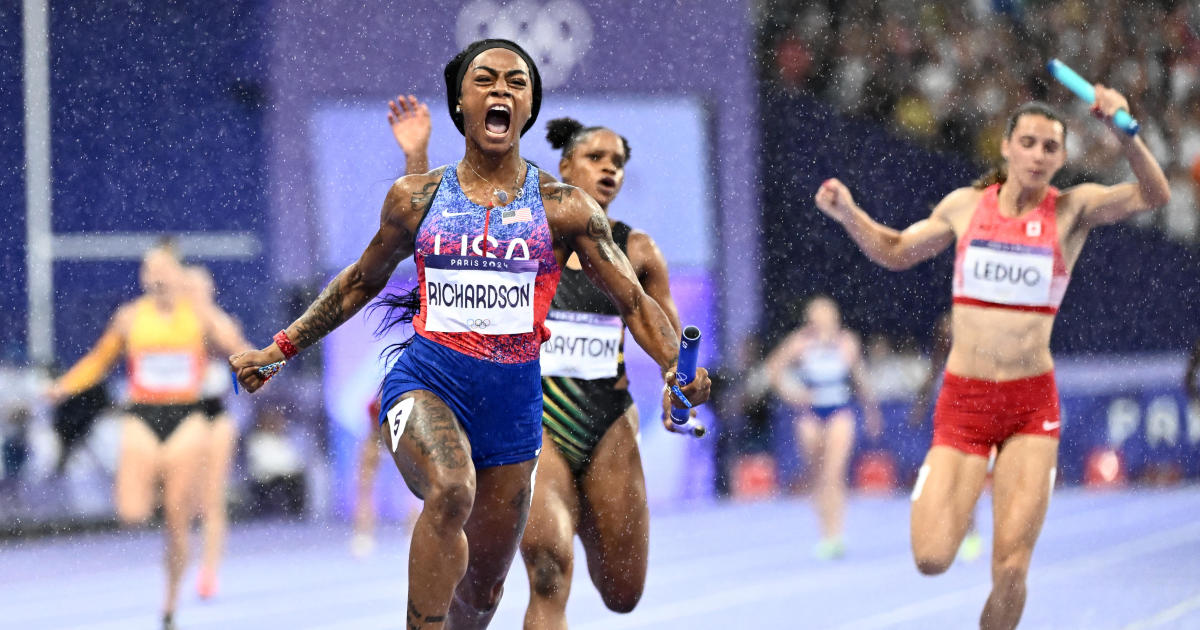 Wanita AS memenangkan estafet 4×100 meter untuk memberi Shakari Richardson medali emas Olimpiade pertama