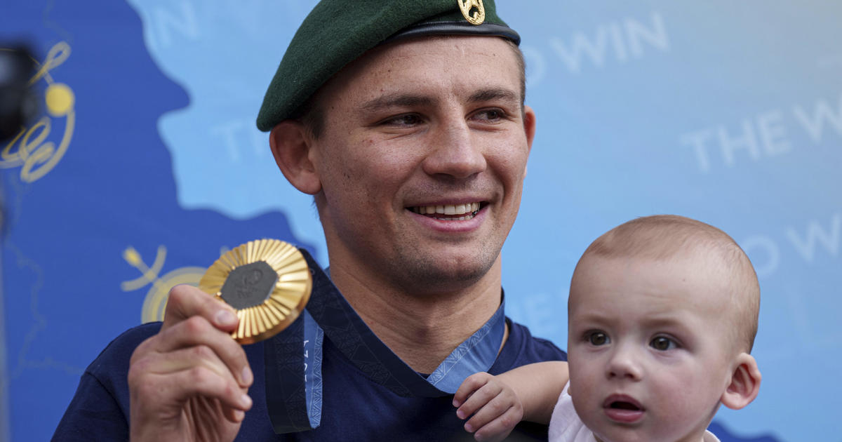 Ukrainian gold medalist returns home to lighten spirits amid war