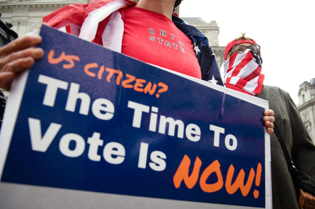 Democrats Abroad Look For American Voters In Piccadilly Circus 