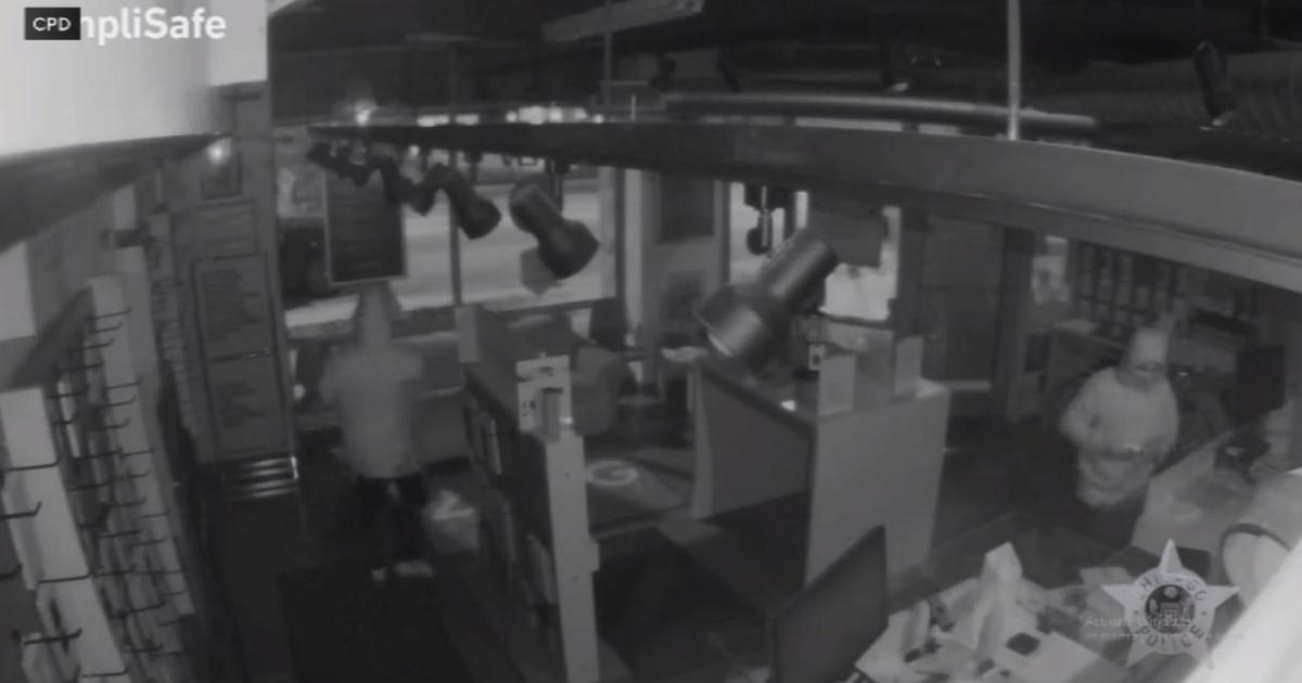 Police search for series of break-ins at shops in West Loop