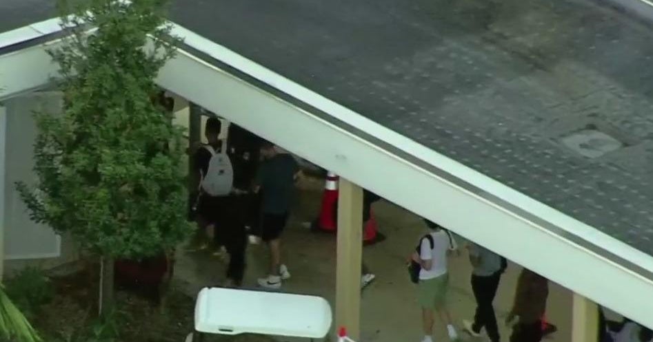 Broward high school students have fewer metal detector delays on day 2 Broward high school students have fewer metal detector delays on day 2