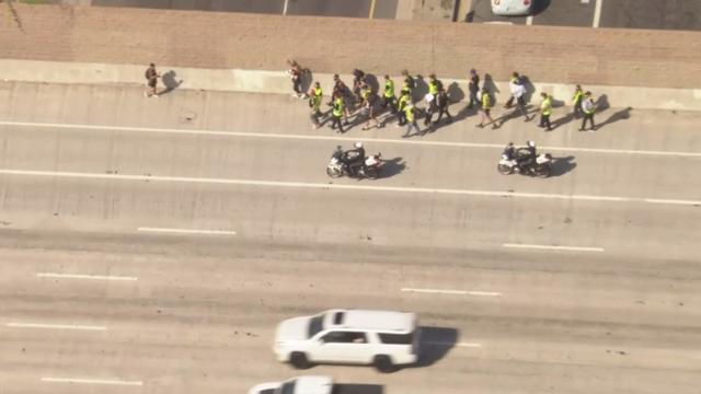 protesters-on-405-freeway.jpg 