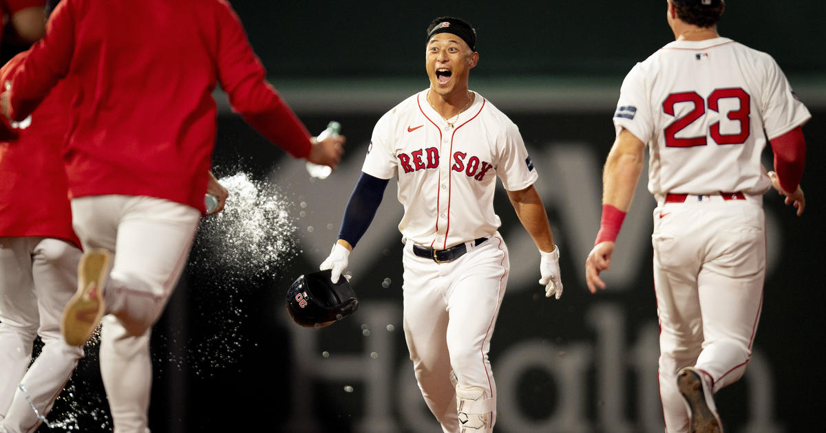 Red Sox beat Rangers and end 4-game losing streak with Rob Refsnyder’s game-winning hit in the 10th.