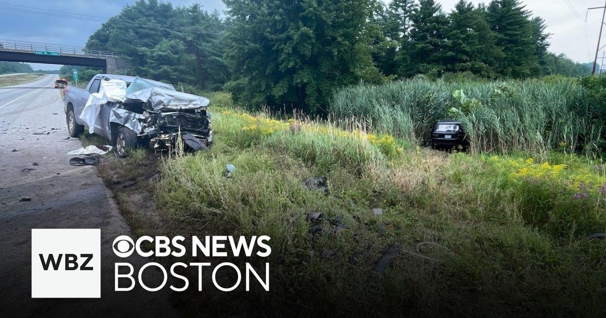 3 people killed, 2 injured in headon New Hampshire crash