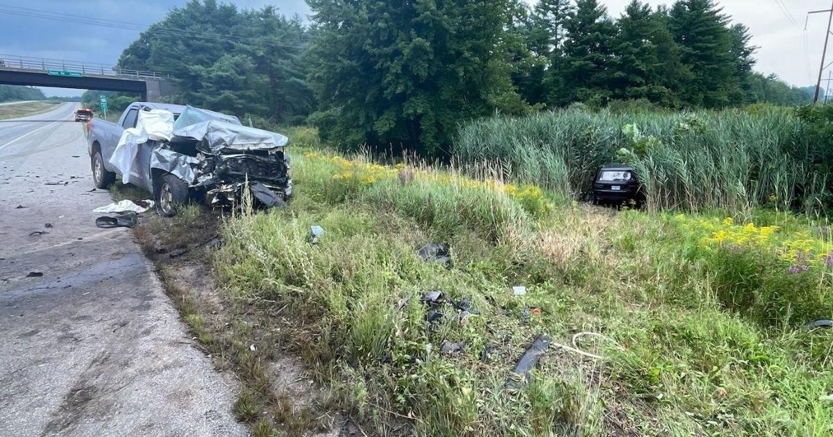 3 people died in head-on collision between several cars on Route 101 in New Hampshire