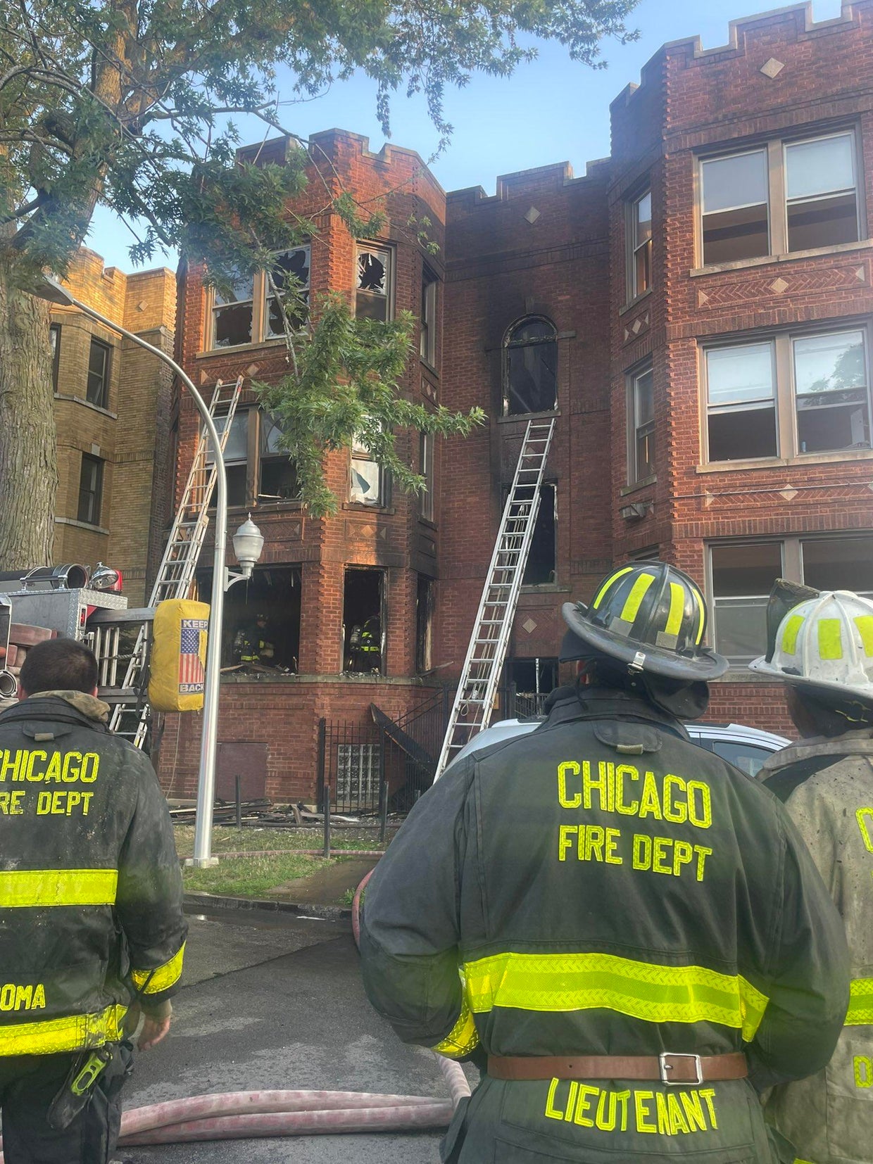 3 people, including 2 firefighters, injured in apartment building fire ...