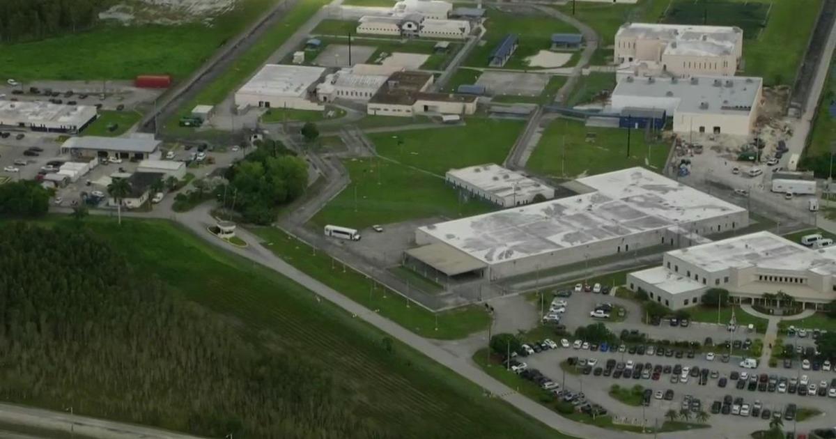 Police, feds search for detainee who escaped Krome Detention Center