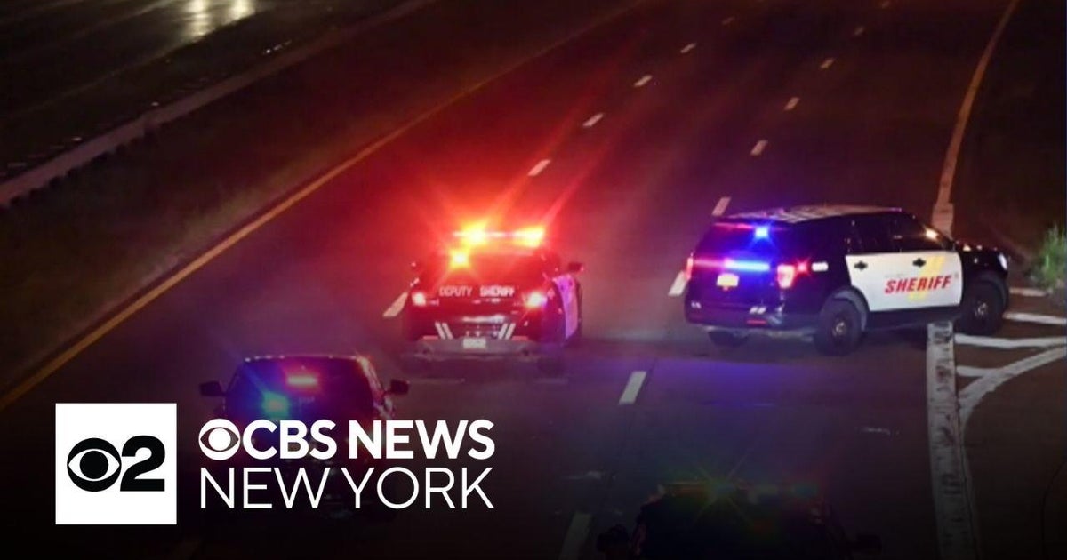 Southern State Parkway crash kills 9-year-old boy - CBS New York