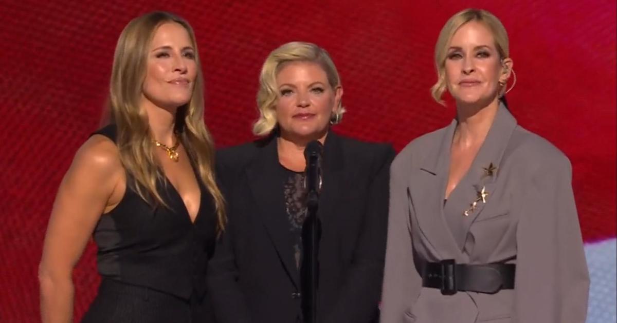 The Chicks perform the national anthem at the DNC