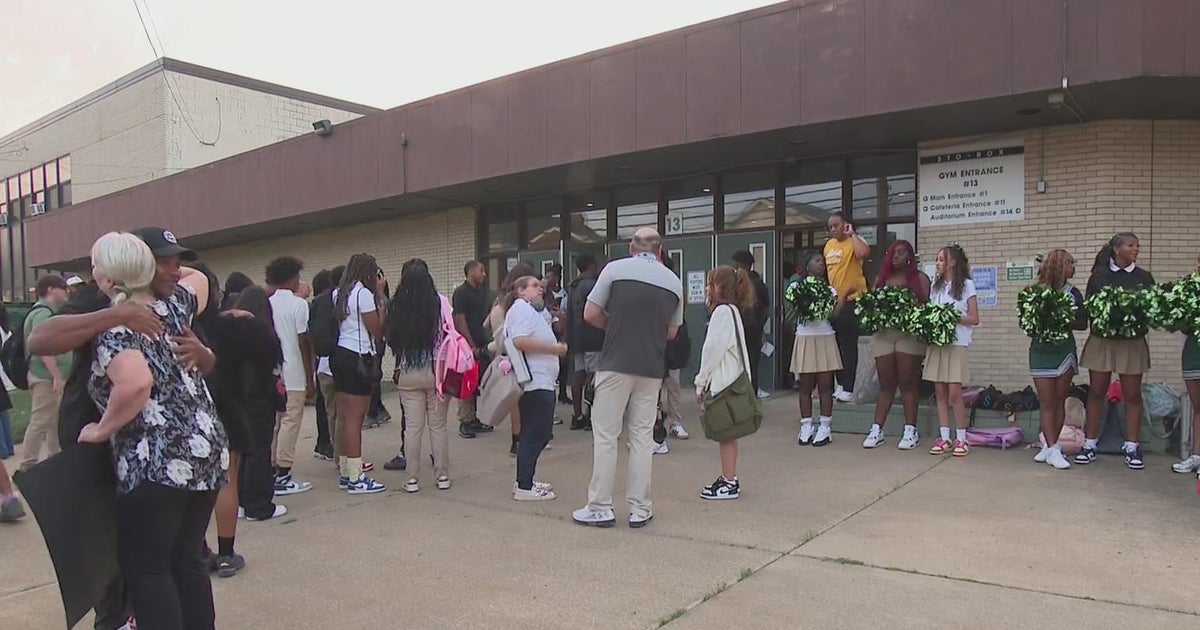 Sto-Rox School District hosts back-to-school pep rally - CBS Pittsburgh