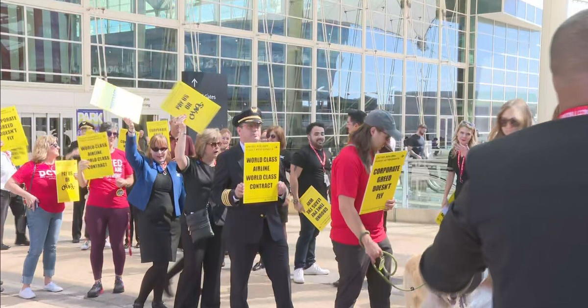 United flight attendants in Colorado vote to strike