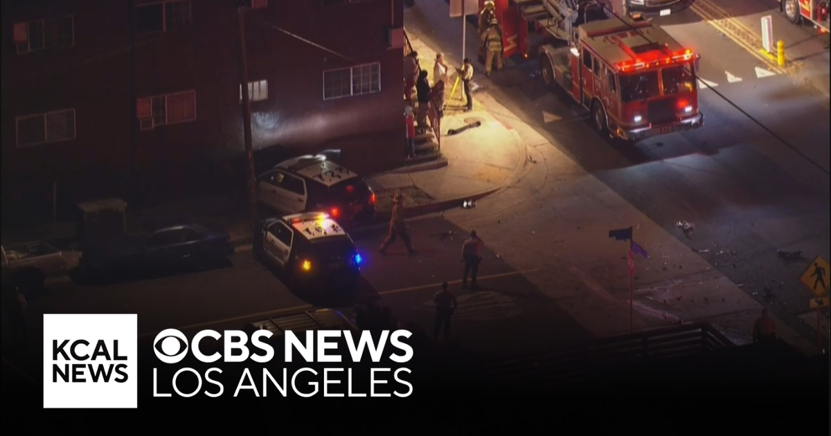 Deputy crashes into building in South Los Angeles - CBS Los Angeles