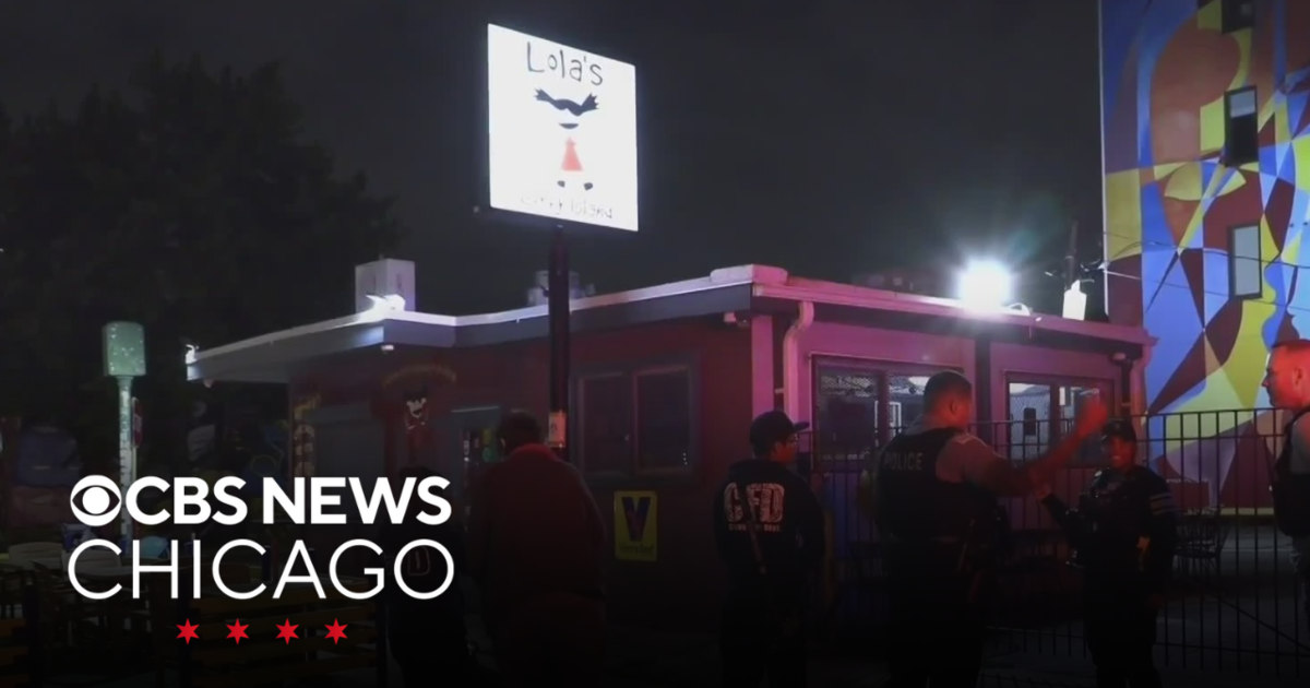 2 workers stabbed during attempted robbery at West Side restaurant ...