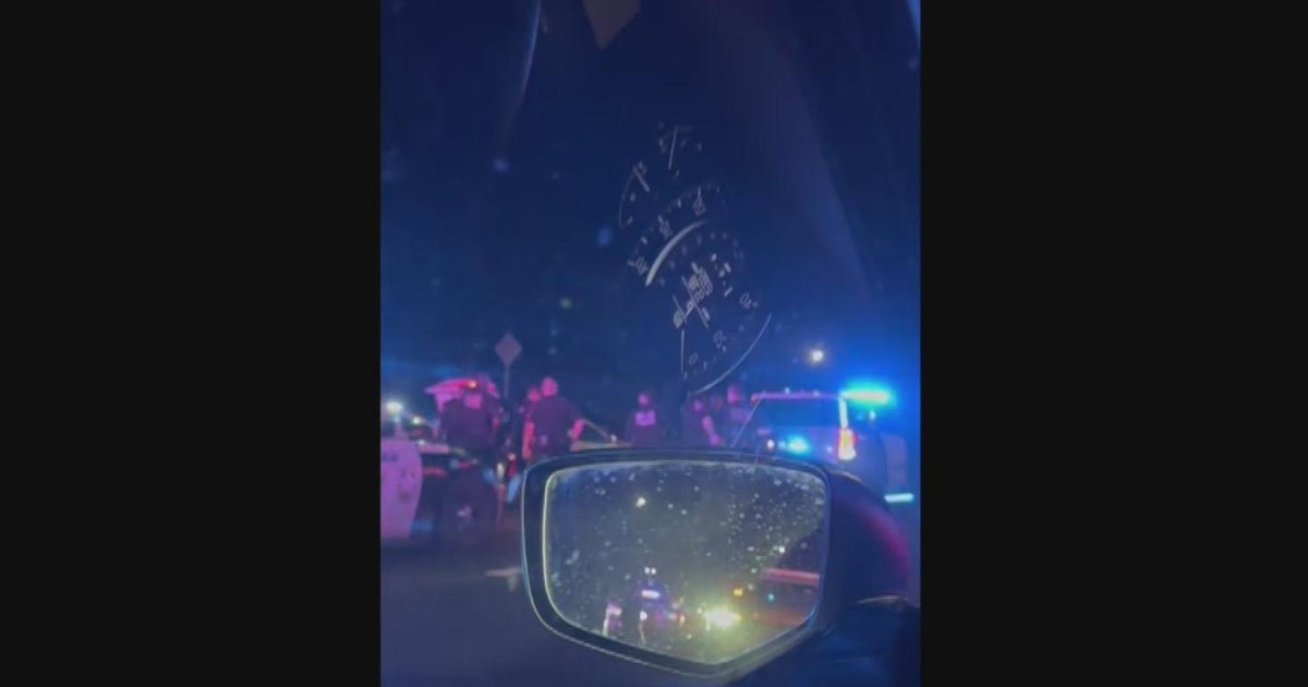 Witness recounts police shooting suspect after Dallas officer killed, 2 ...