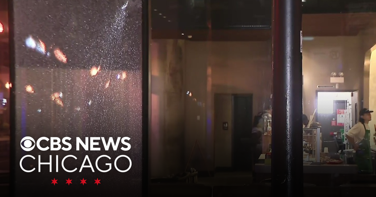 Shooting leaves bullet holes in windows of downtown Chicago Starbucks ...
