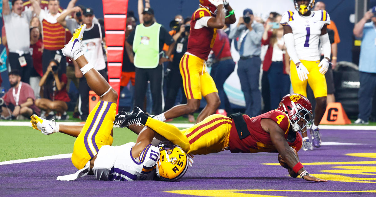 USC Trojans Defeat LSU in Season Opener