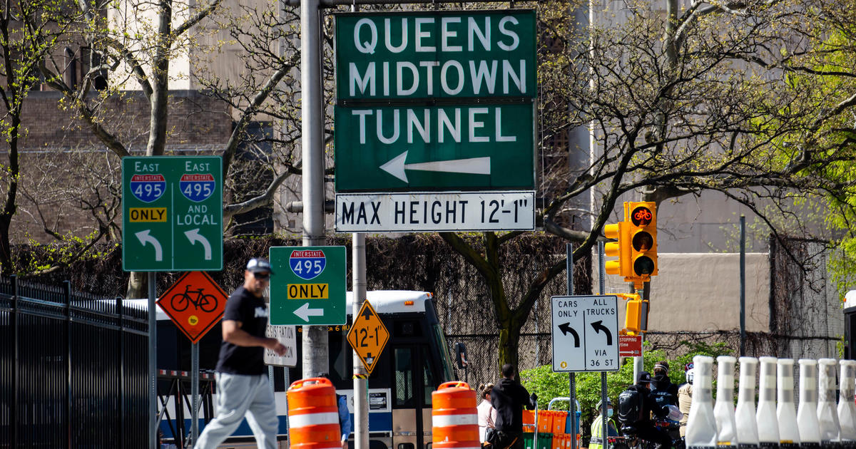 Queens-Midtown Tunnel partially shut after contractor drills hole into tunnel