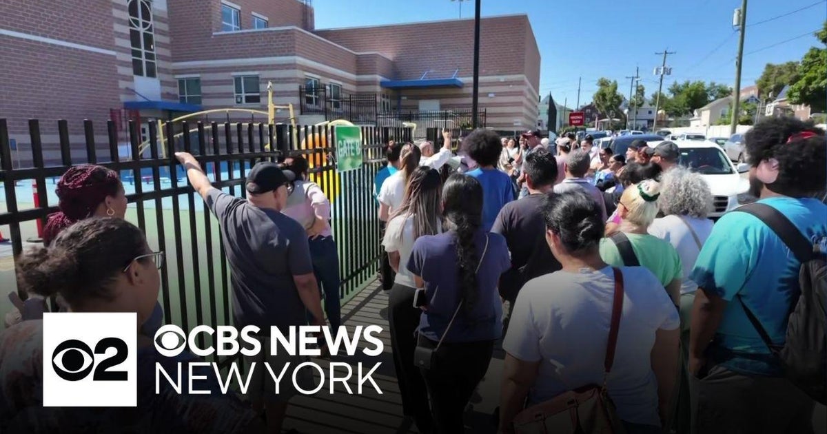 Perth Amboy parents demand schools reinstate bus routes - CBS New York