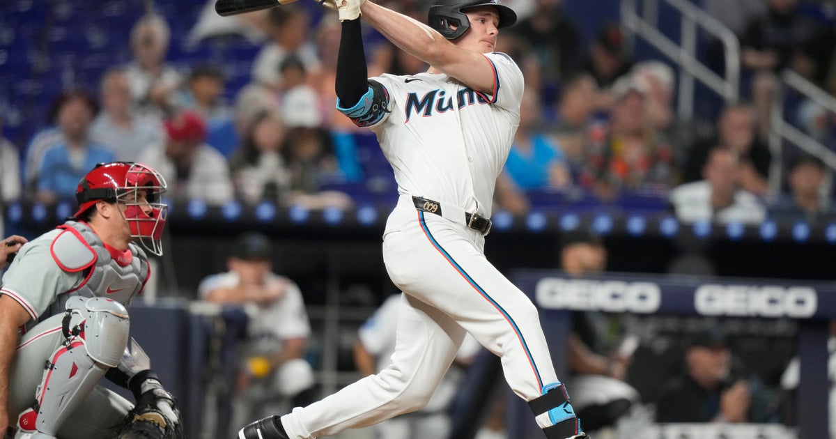 Phillies top Marlins 5-2, extend winning streak Phillies top Marlins 5-2, extend winning streak