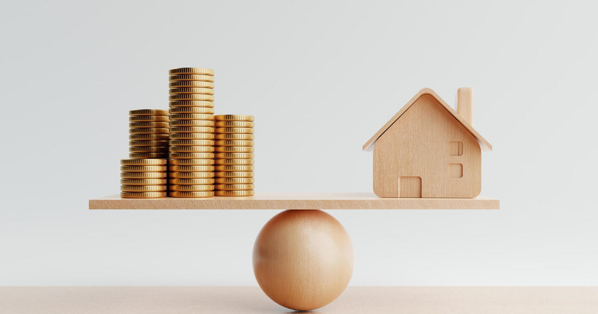 Personal loans vs. home equity loans: Which is better now?