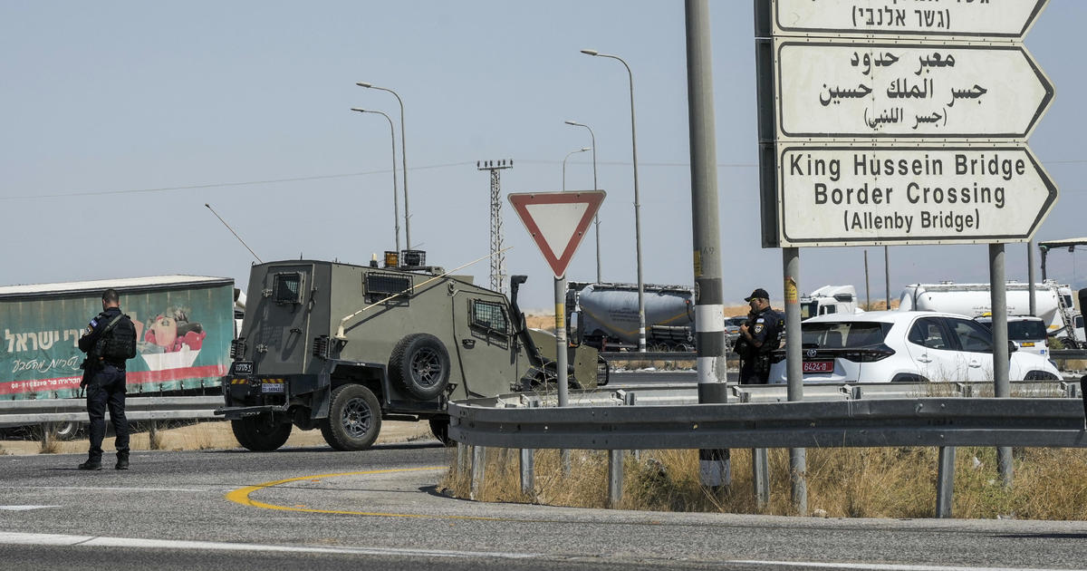 Shooting at West Bank border crossing with Jordan kills 3 Israelis