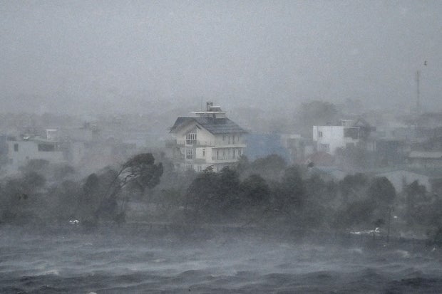 TOPSHOT-VIETNAM-CHINA-WEATHER-STORM 