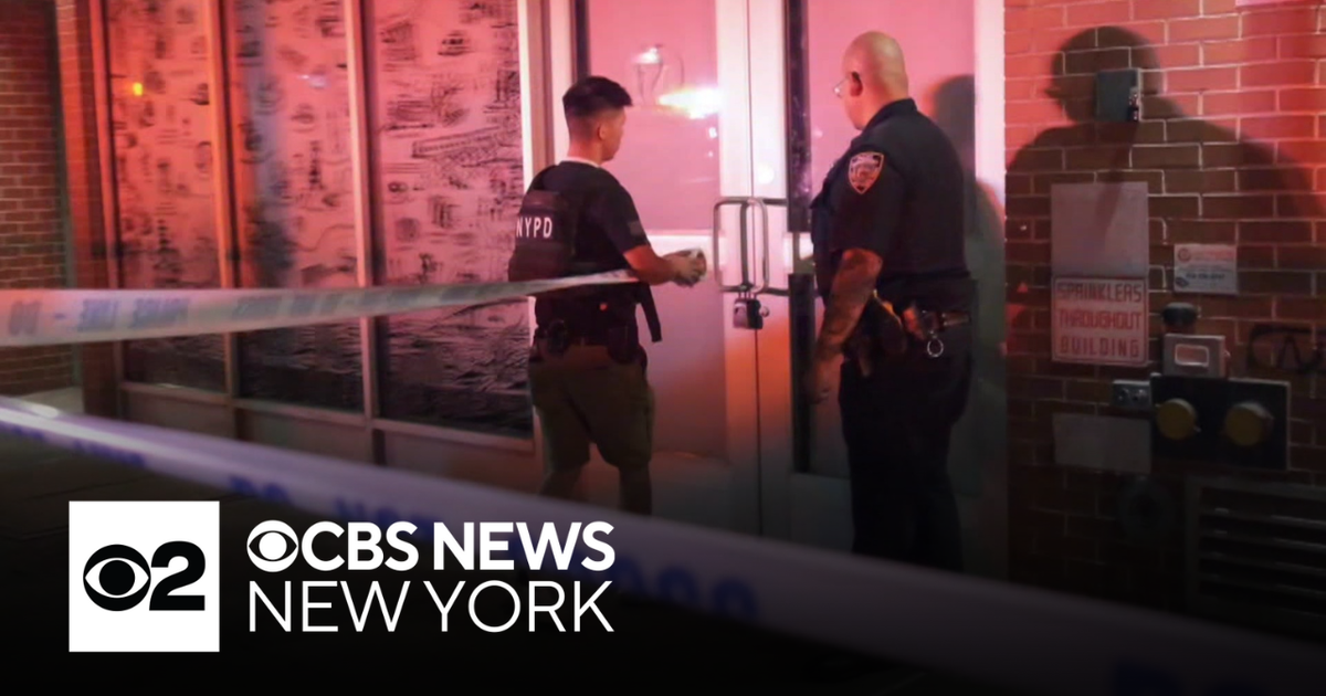 Woman gunned down overnight in Chinatown - CBS New York