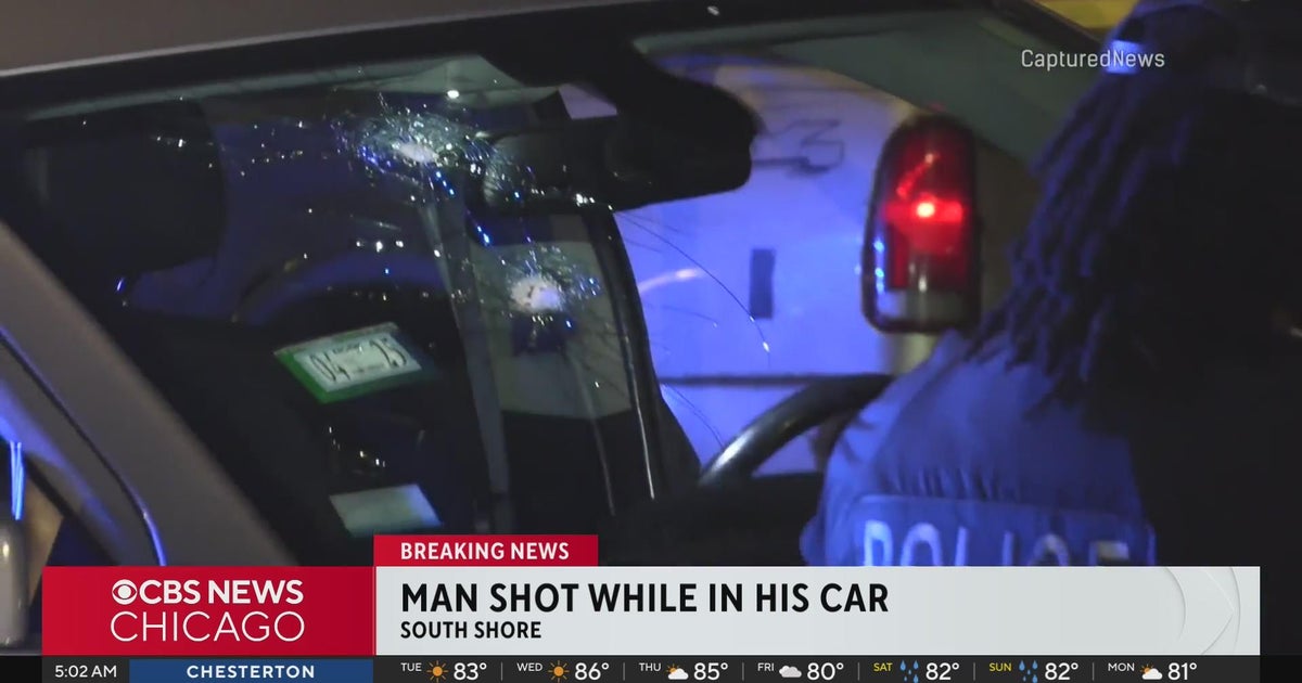 Man shot while in car in South Shore - CBS Chicago