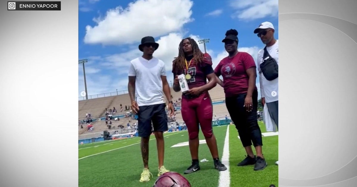 CBS Miami Nat Moore Trophy nominee Miami Norland Quarterback Ennio Yapoor CBS Miami Nat Moore Trophy nominee Miami Norland Quarterback Ennio Yapoor