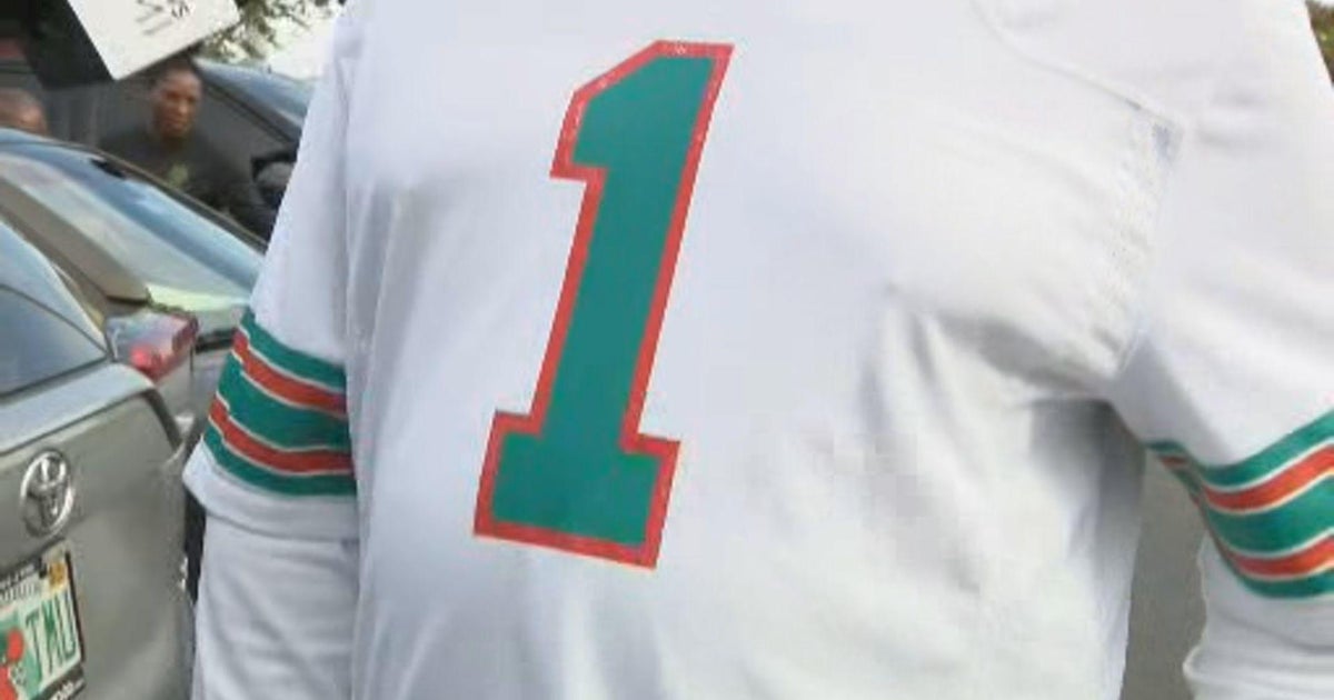 Fans out early for Miami Dolphins-Buffalo Bills game with storylines on and off the field Fans out early for Miami Dolphins-Buffalo Bills game with storylines on and off the field