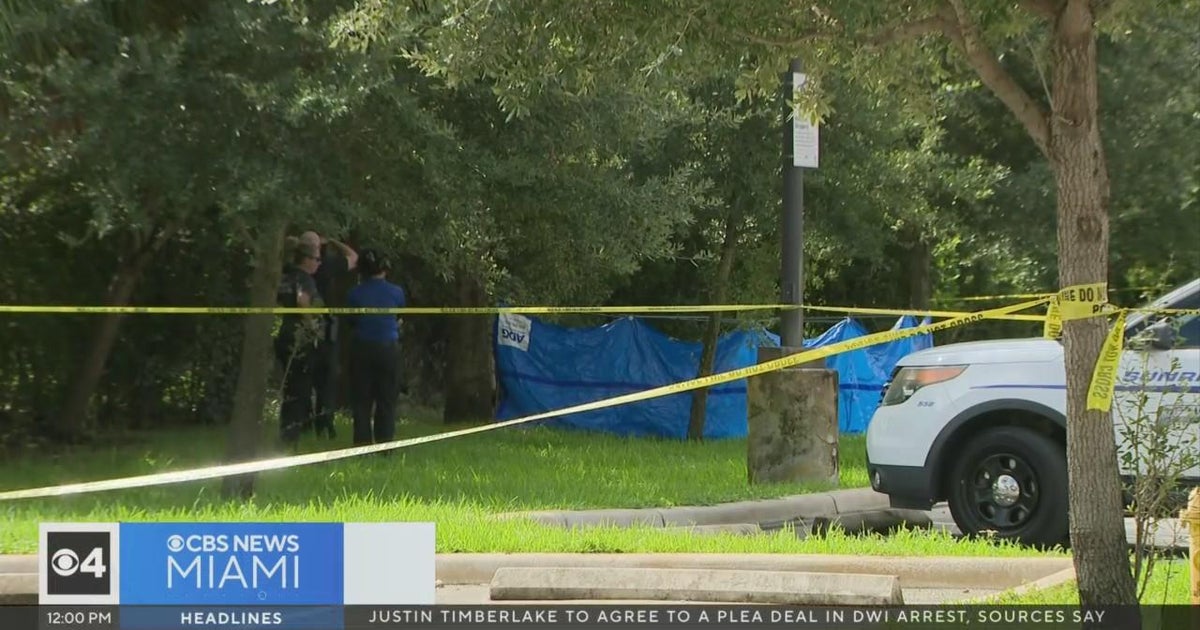 Man on fire found dead in Sunrise parking lot - CBS Miami