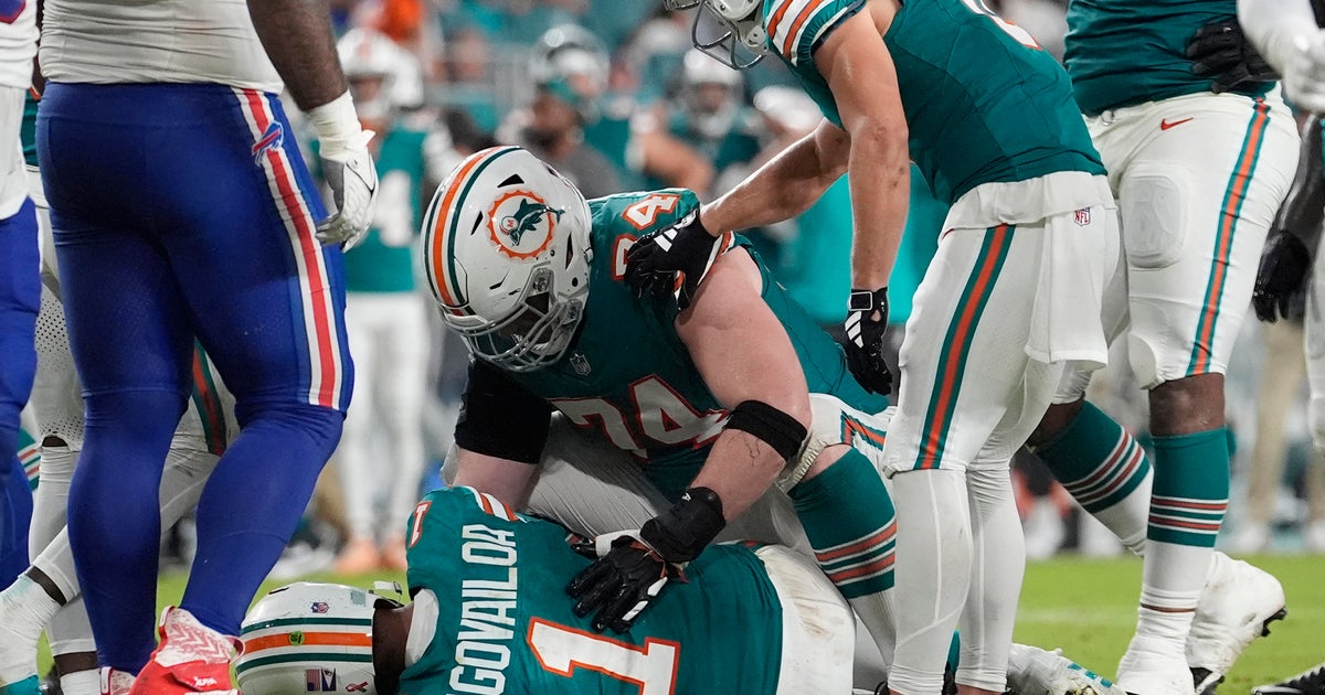 Miami Dolphins QB Tua Tagovailoa leaves field with concussion after collision with Bills’ Damar Hamlin Miami Dolphins QB Tua Tagovailoa leaves field with concussion after collision with Bills’ Damar Hamlin