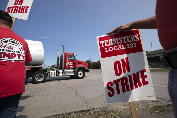 Marathon Oil Union Workers Strike In Detroit 