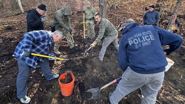 Vermont procura Sara Wood