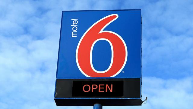 Motel 6 sign and logo 